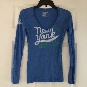 American Eagle long sleeve V neck tee